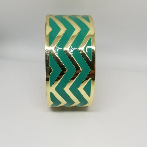 Cuff Bracelet Watch - Picture 3 of 4